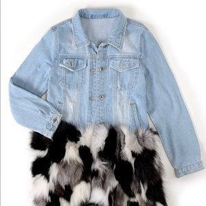NWOT Light Denim Jacket.
Black/White/Grey Fox Fur Body. Size Large